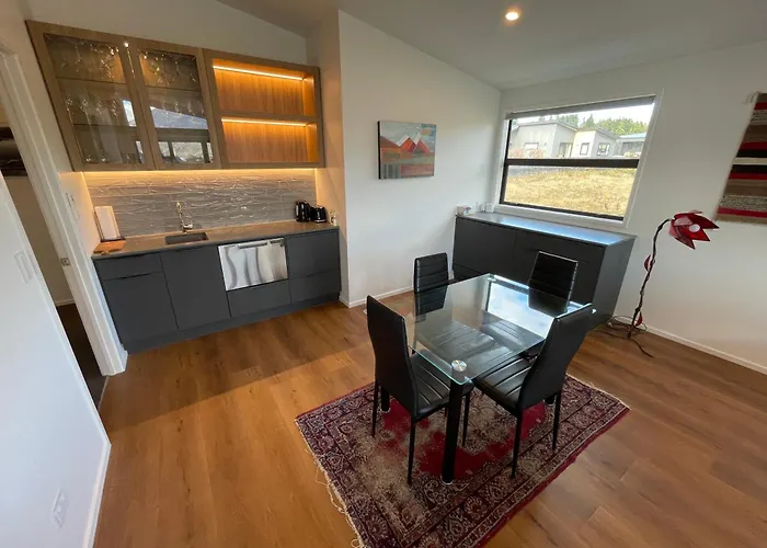 Easy-living With Views * Wanaka
