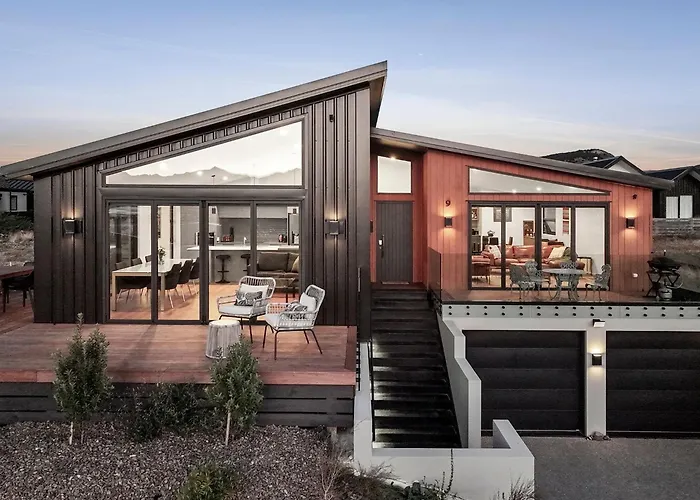 Easy-living With Views * Wanaka